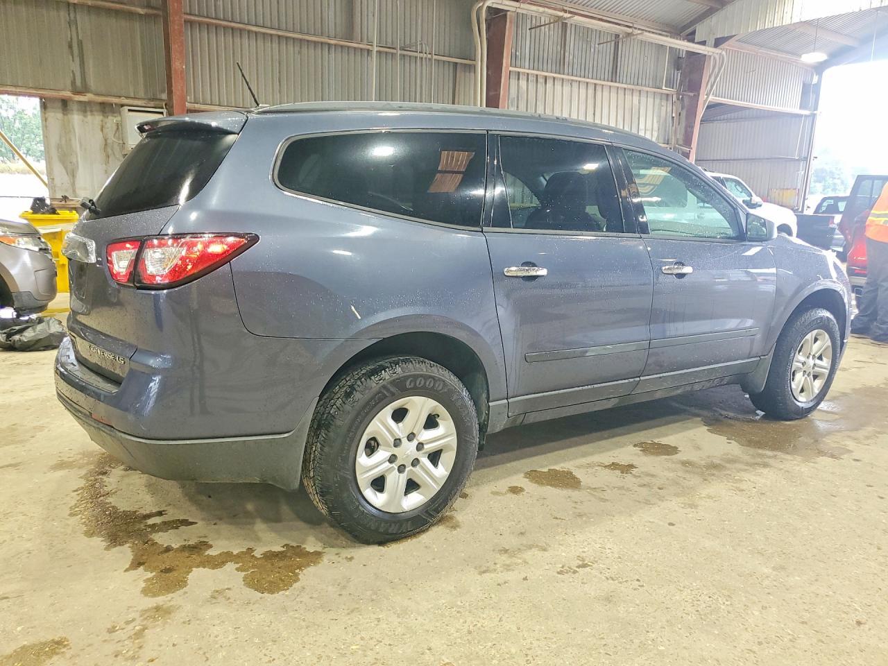 2014 Chevrolet Traverse Ls - Фото 3