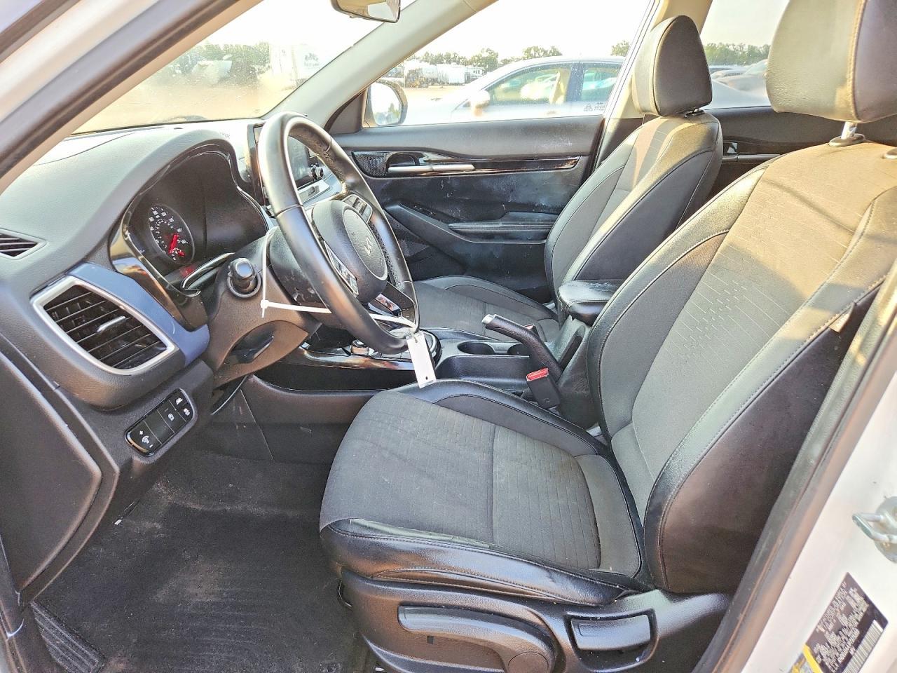 2023 Kia Seltos S - Image 7