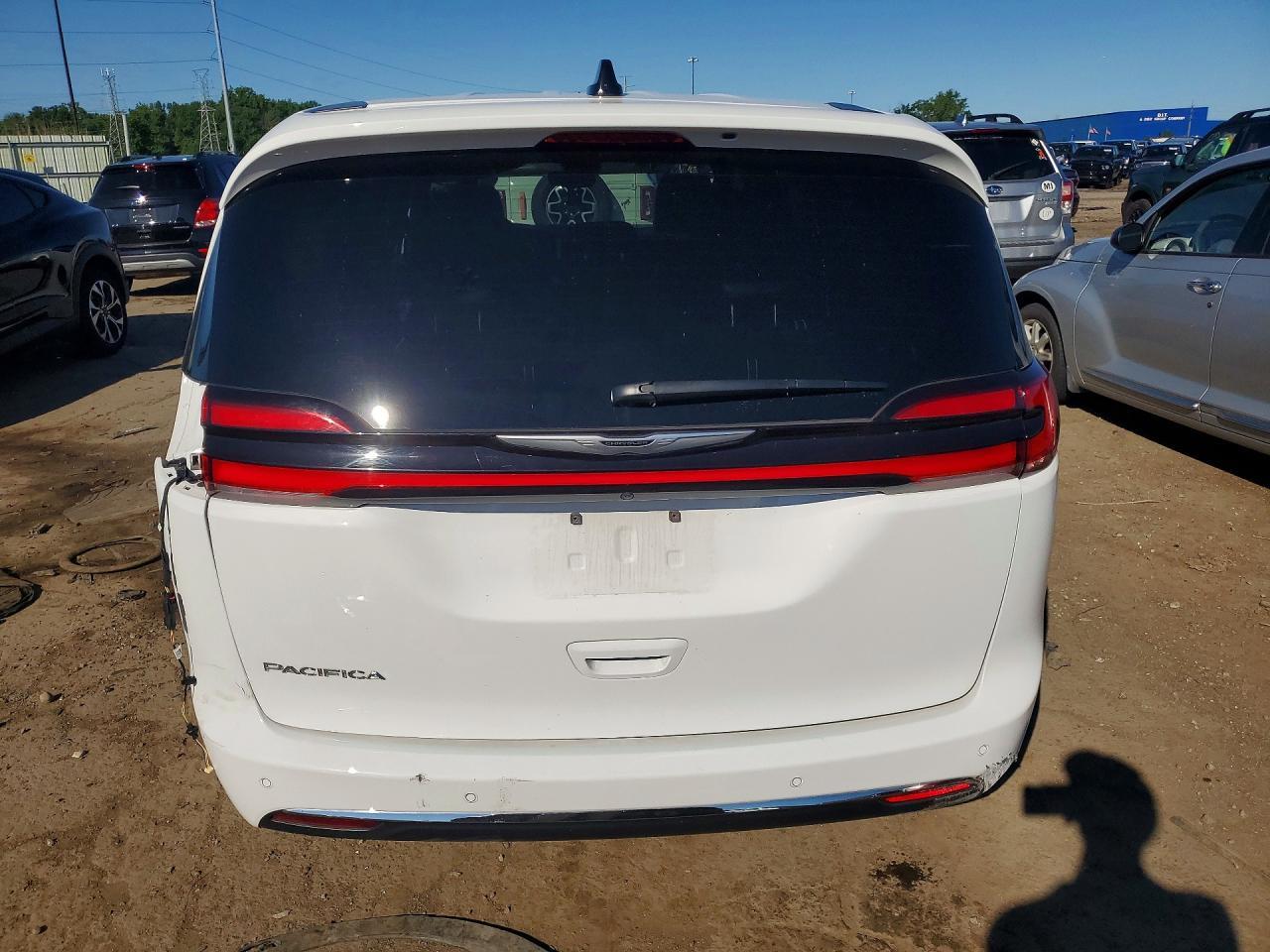 2025 Chrysler Pacifica Select - Image 6