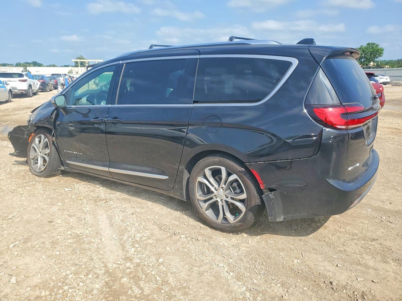 2026 Chrysler Pacifica Pinnacle - Image 2