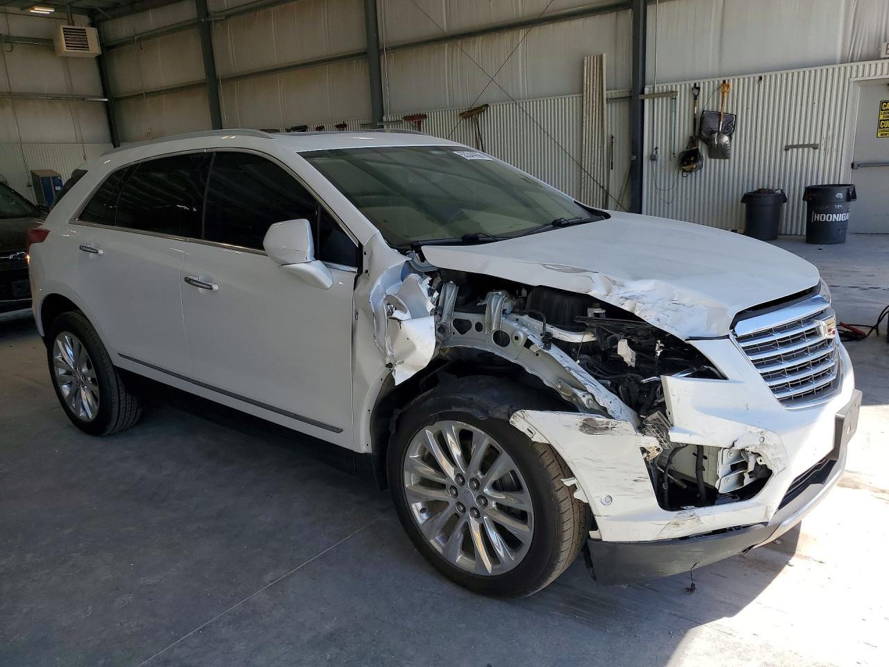 2017 Cadillac Xt5 Platinum - Image 4