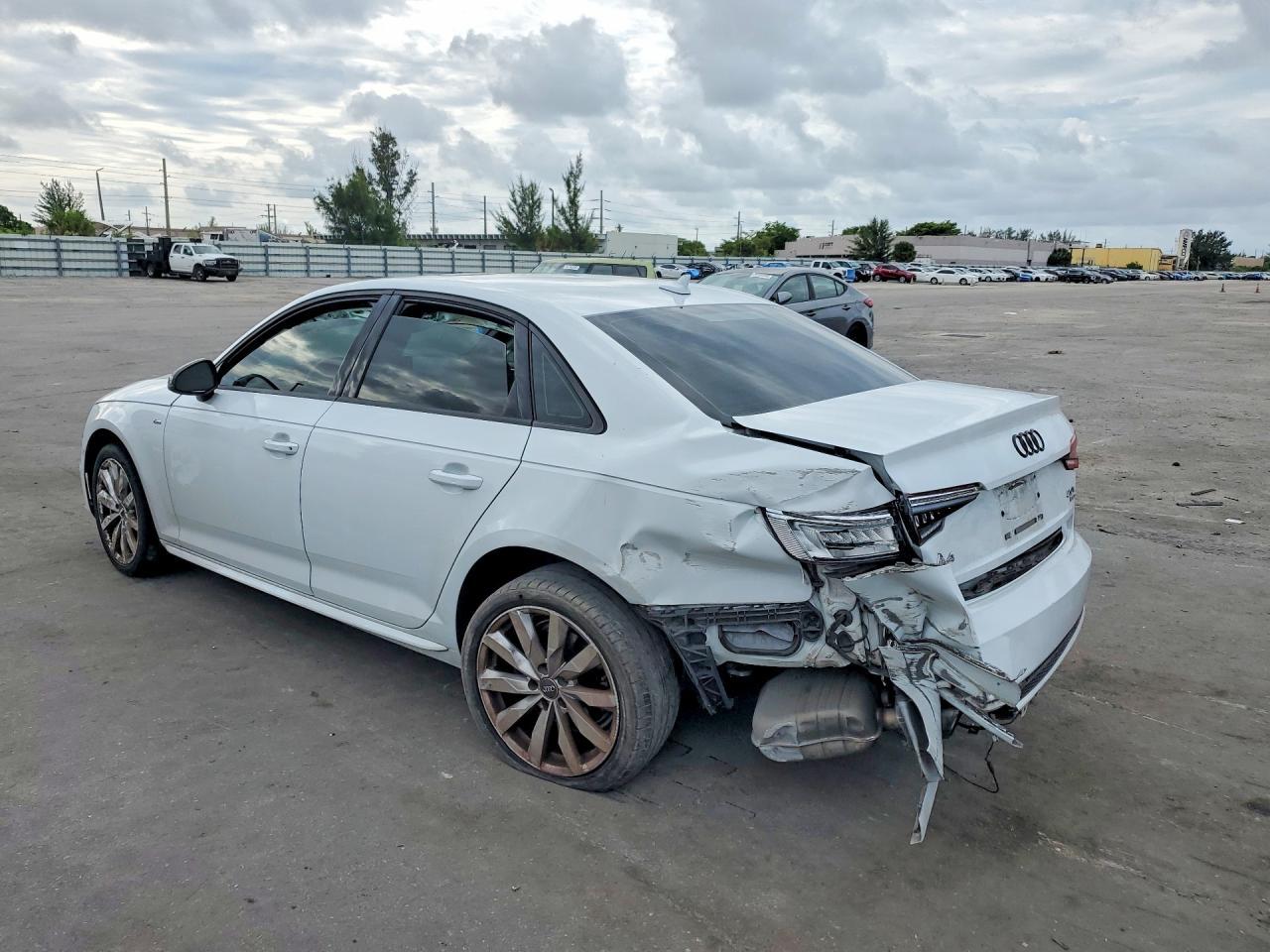 2017 Audi A4 Ultra Premium - Фото 2