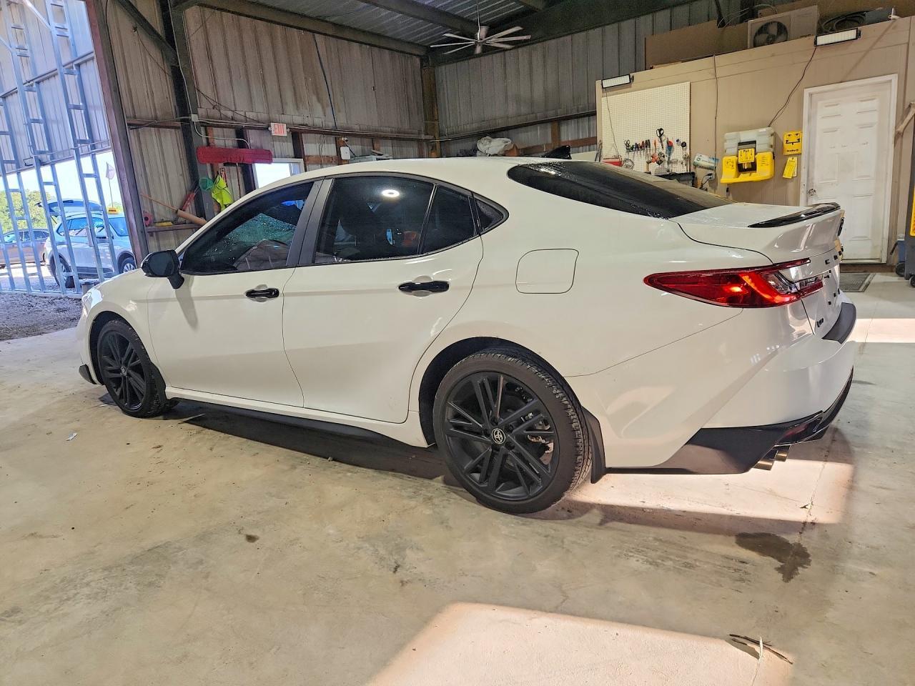 2026 Toyota Camry Nightshade - Фото 2