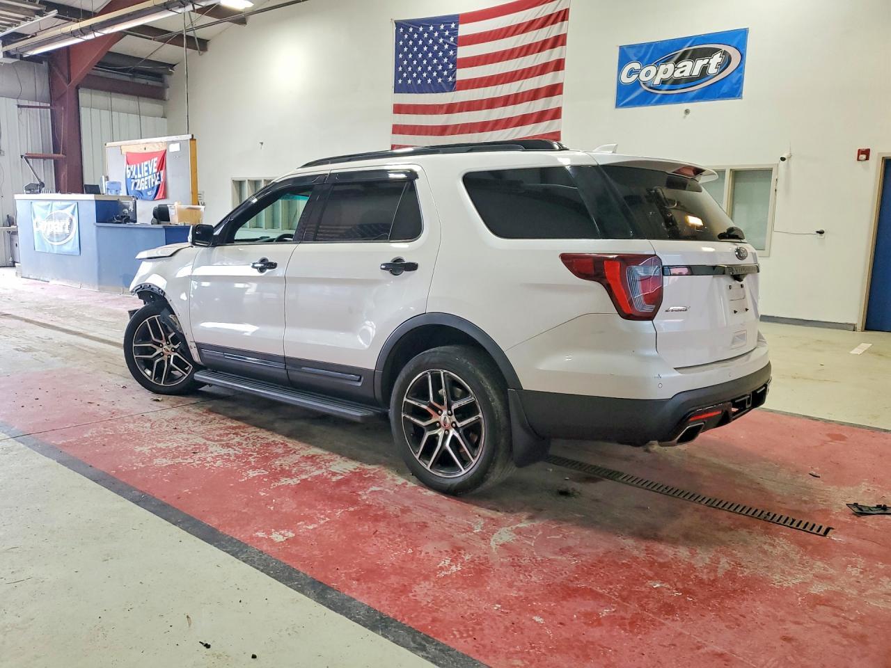 2017 Ford Explorer Sport - Фото 2