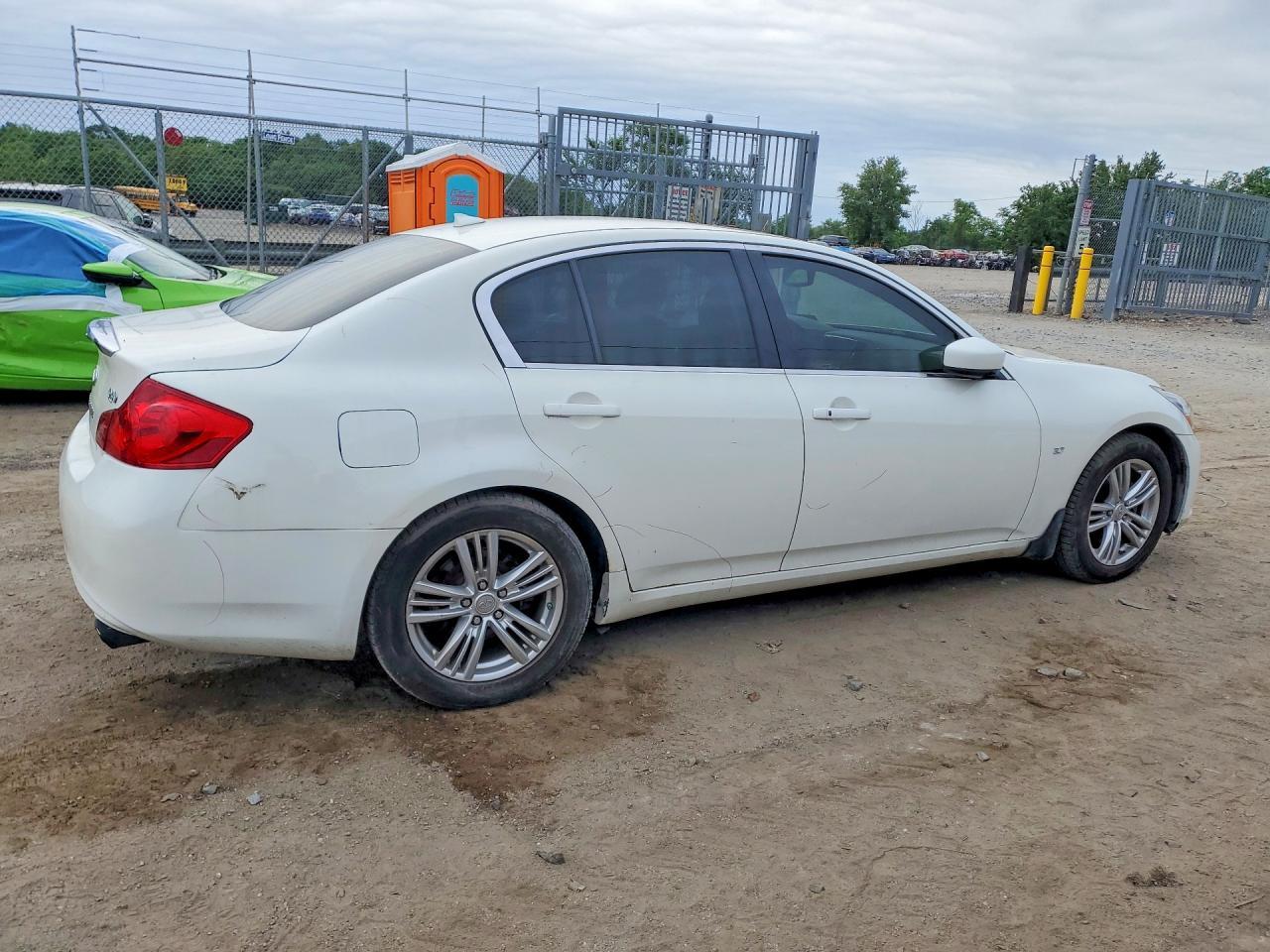 2015 Infiniti Q40 Base - Image 3