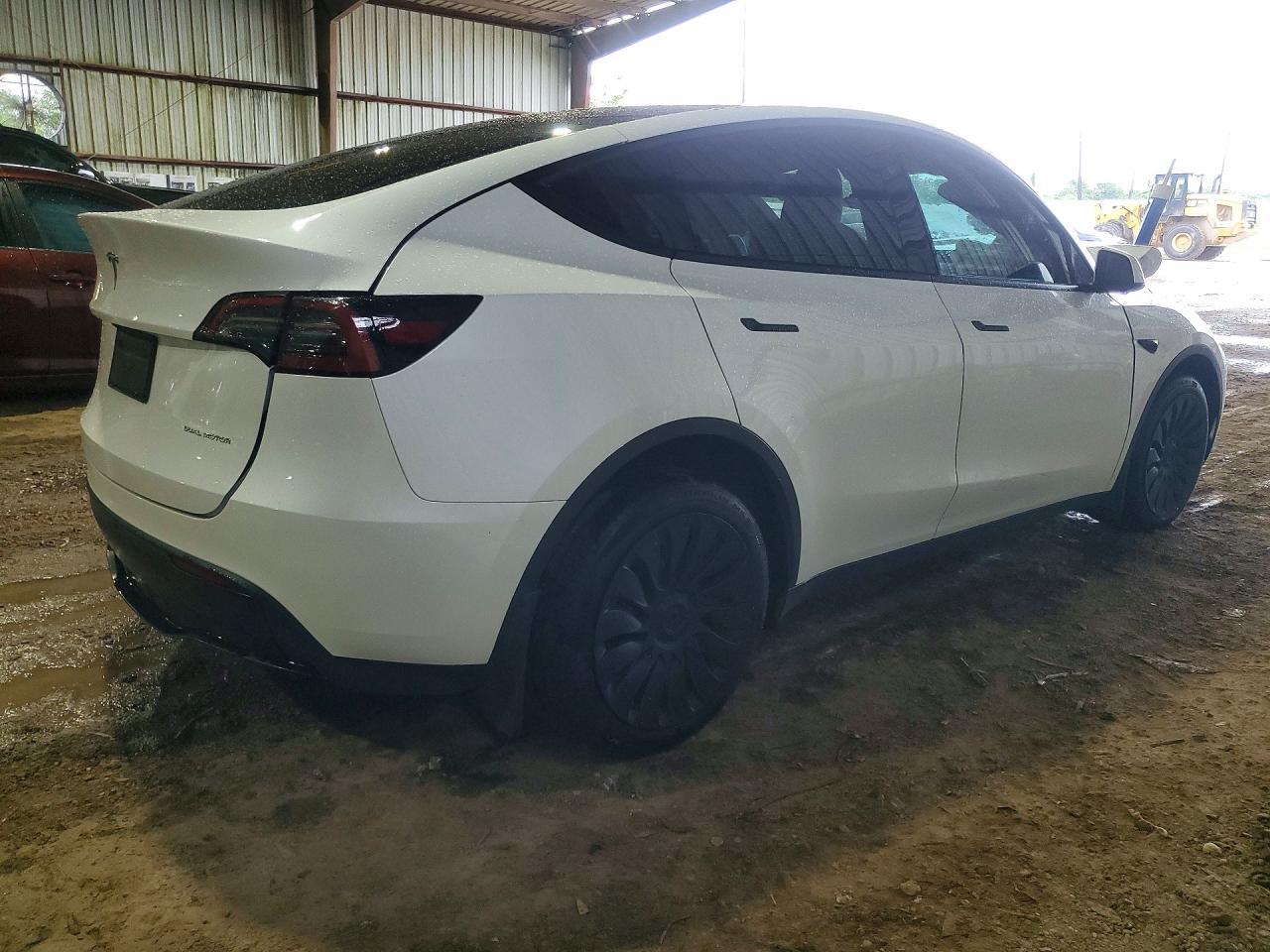 2024 Tesla Model Y - Image 3