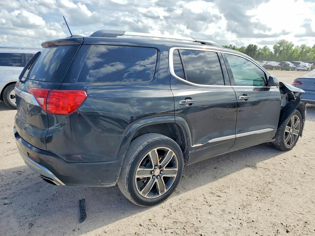 2019 GMC Acadia Denali - Image 3