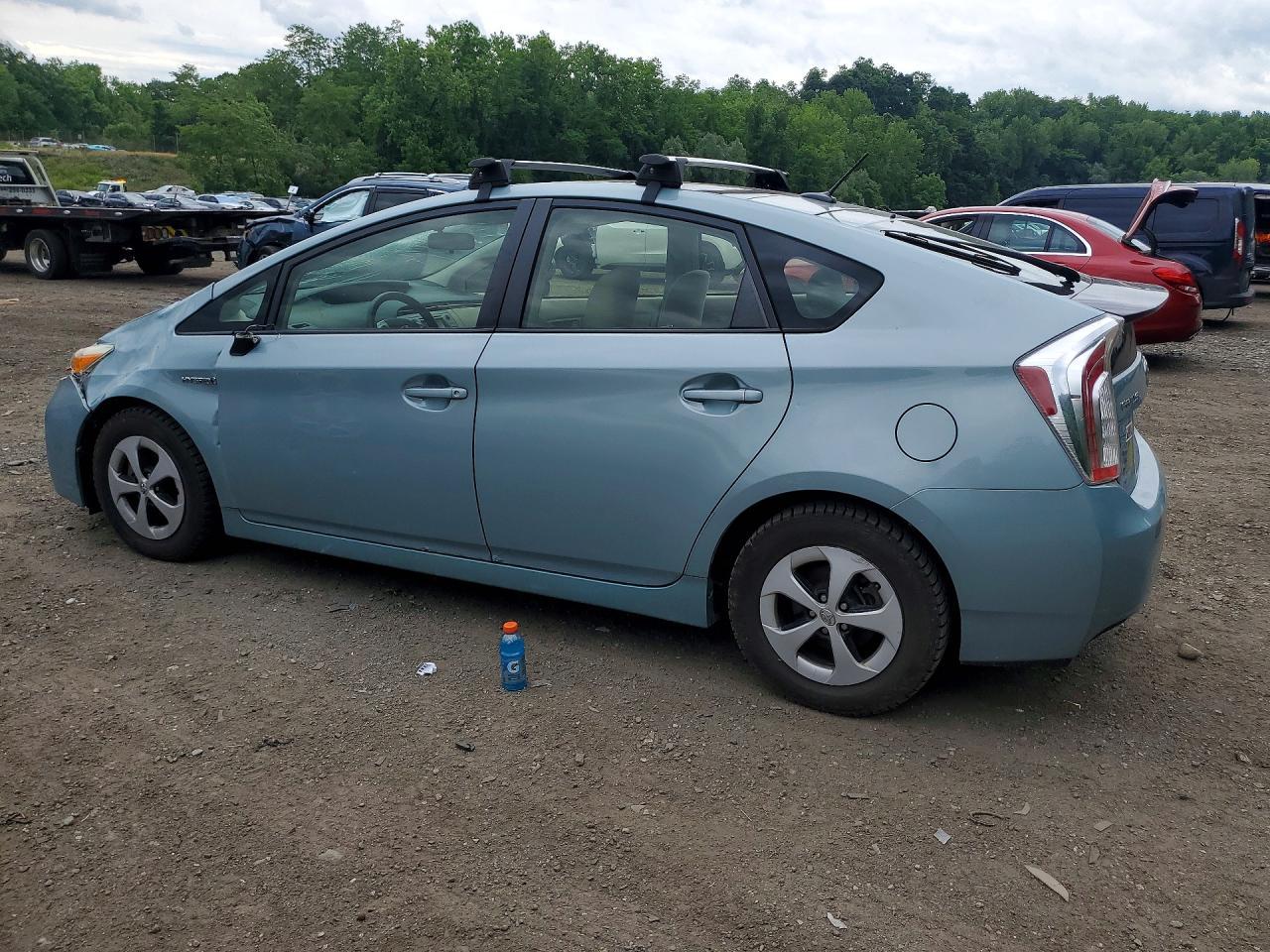 2013 Toyota Prius Three - Image 2