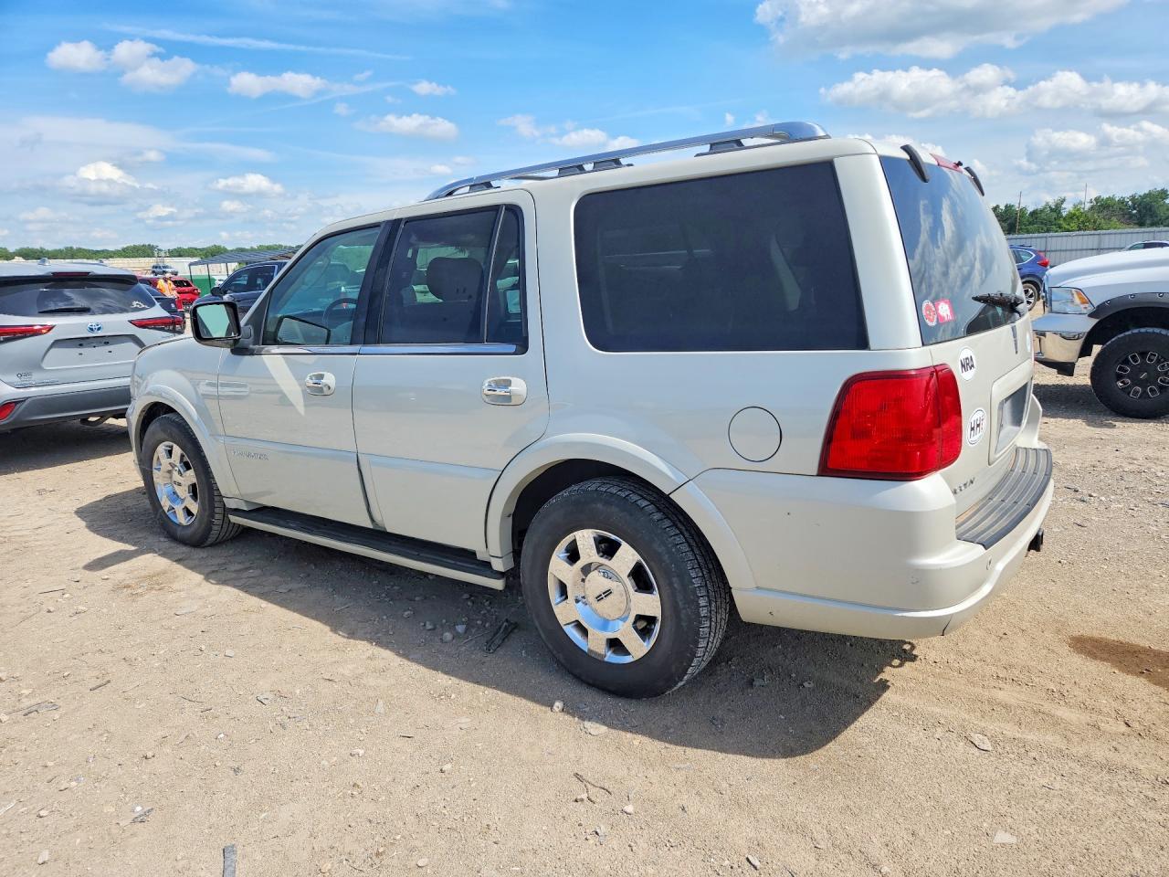2005 Lincoln Navigator - Фото 2
