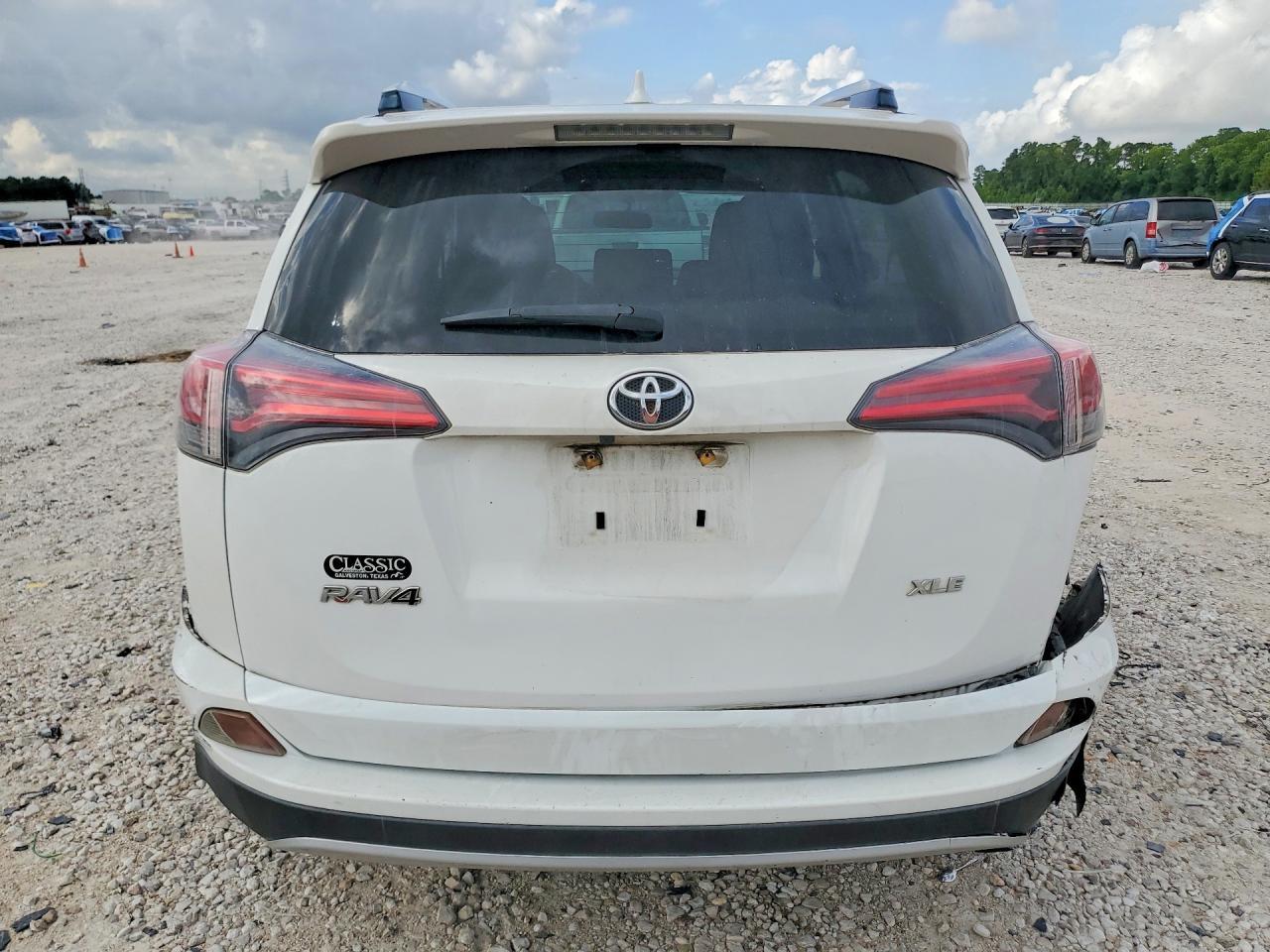 2016 Toyota Rav4 Xle - Image 6