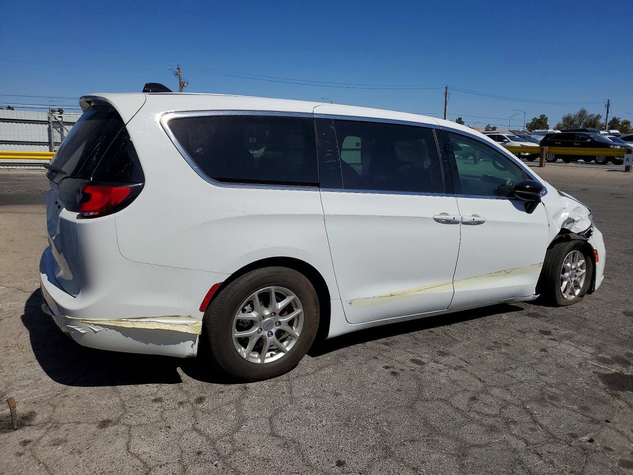 2024 Chrysler Pacifica Touring L - Фото 3