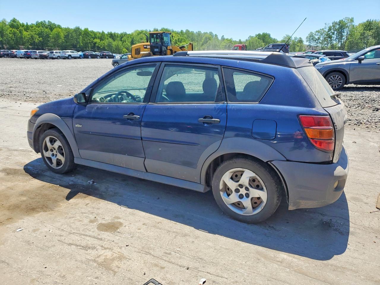 2008 Pontiac Vibe - Image 2