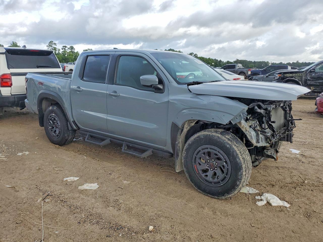 2025 Nissan Frontier Pro-4X - Image 4