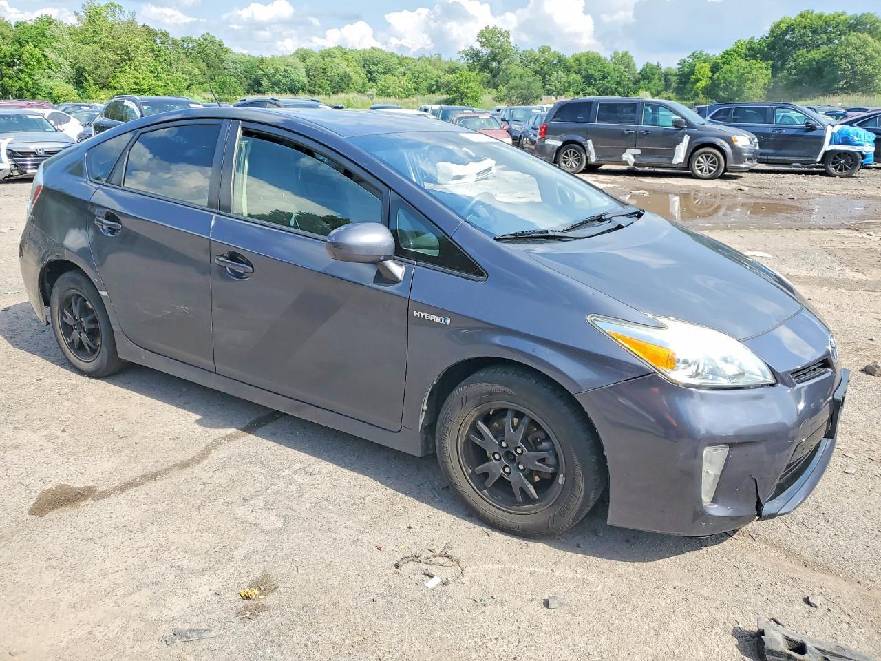 2015 Toyota Prius Three - Image 4