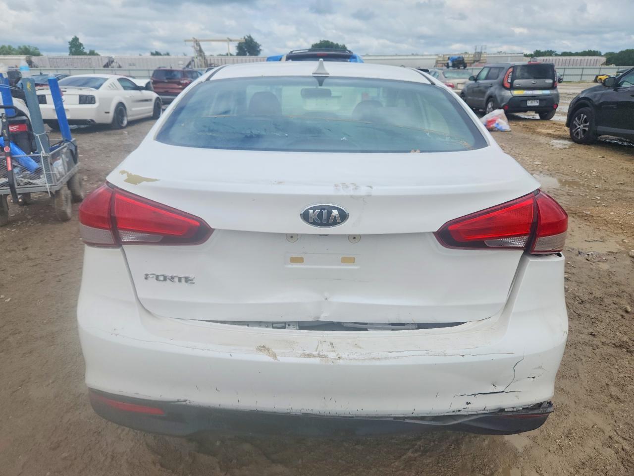 2017 Kia Forte Lx - Image 6