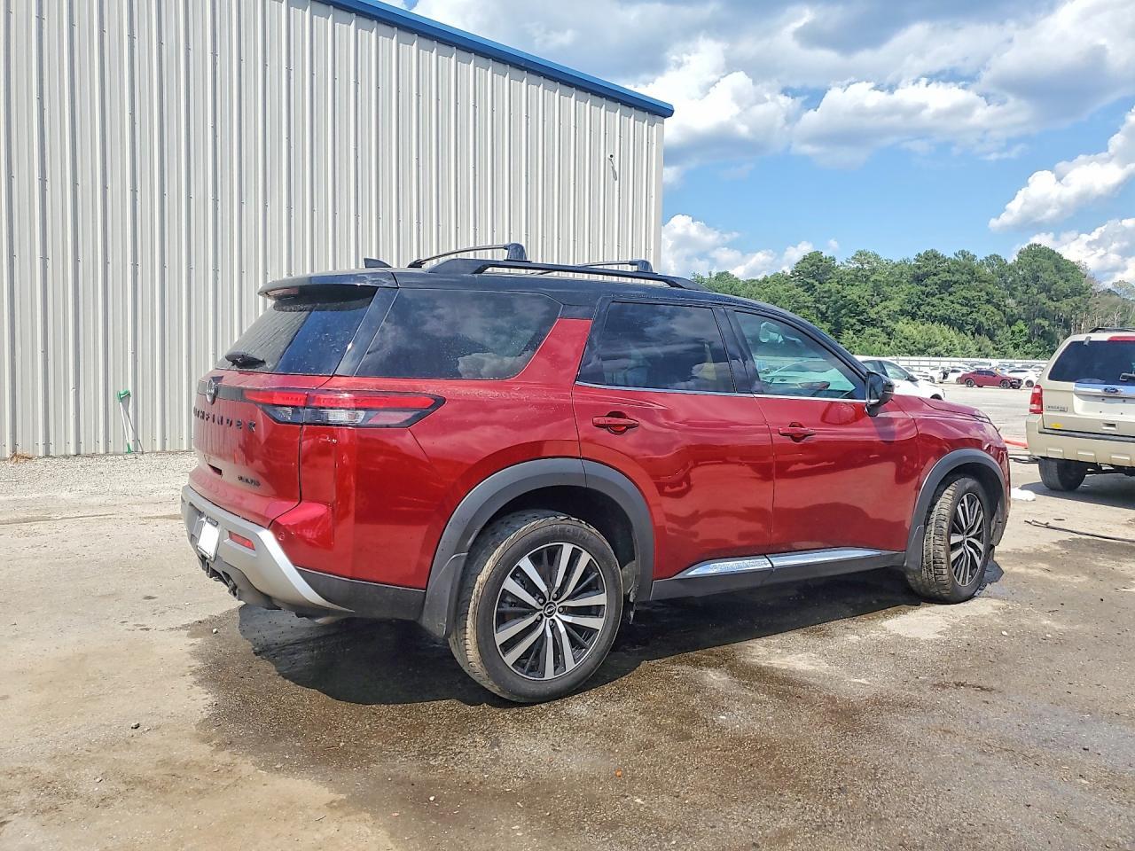 2023 Nissan Pathfinder Platinum - Фото 3