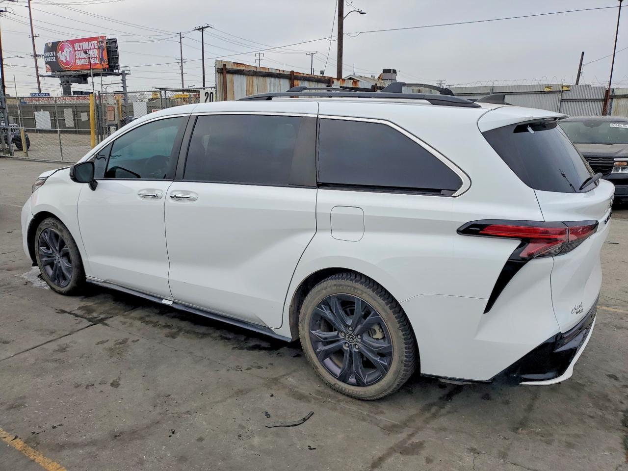 2022 Toyota Sienna Xse 7-Passenger - Фото 2