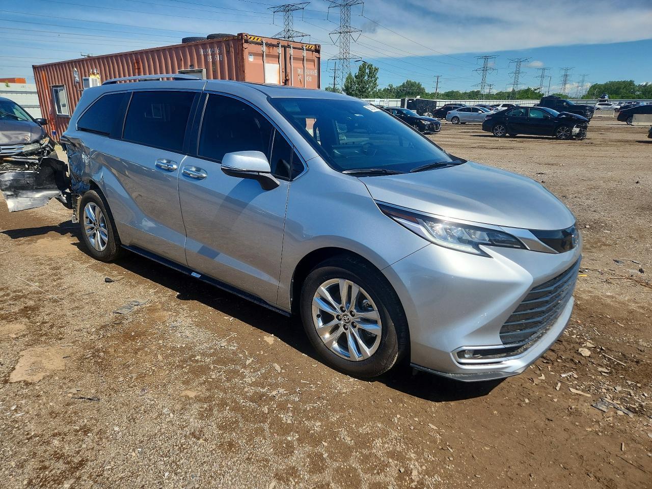 2025 Toyota Sienna Limited 7-Passenger - Фото 4