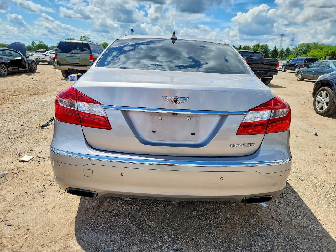 2012 Hyundai Genesis 3.8L - Фото 6