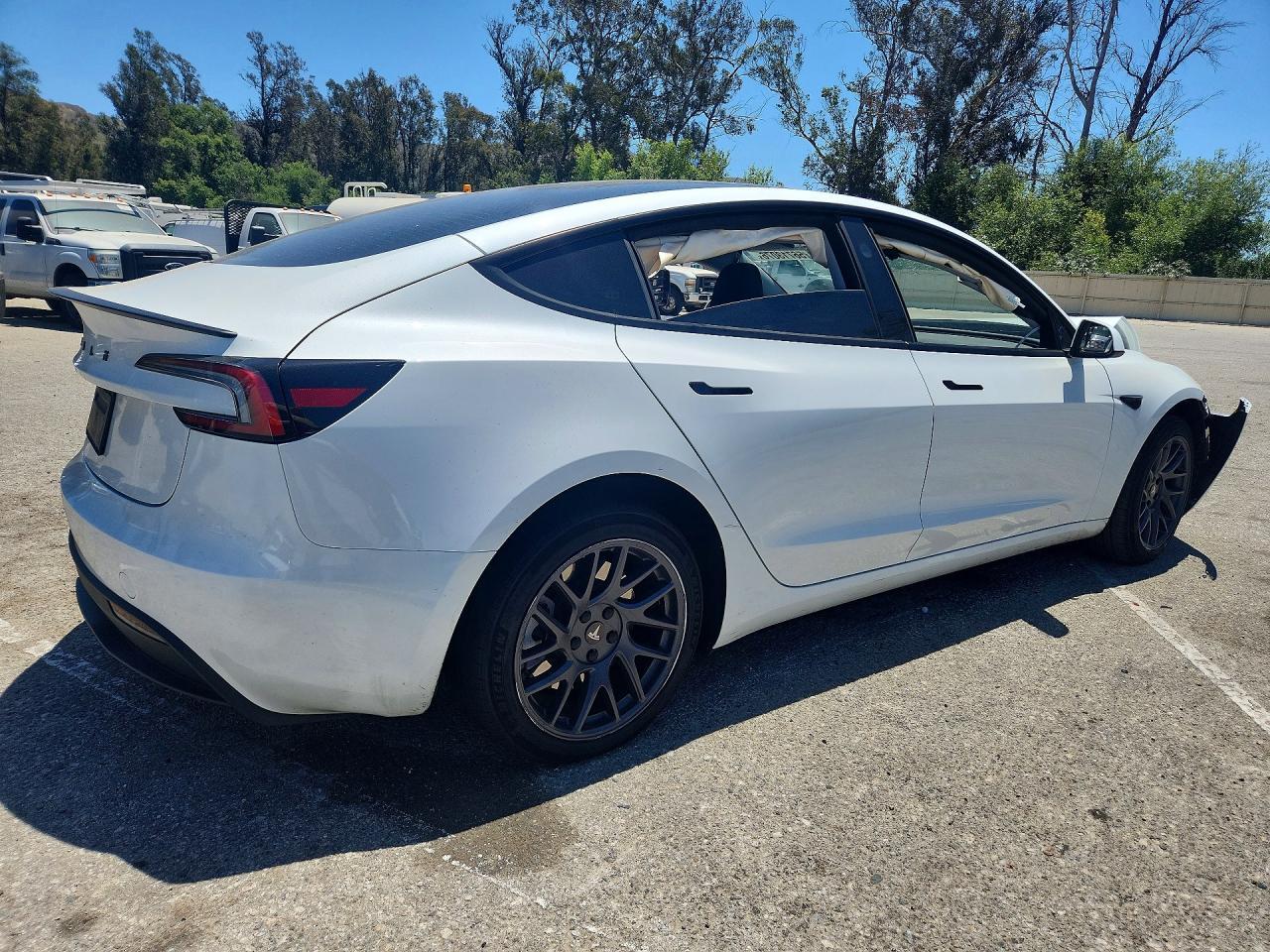 2025 Tesla Model 3 - Image 3