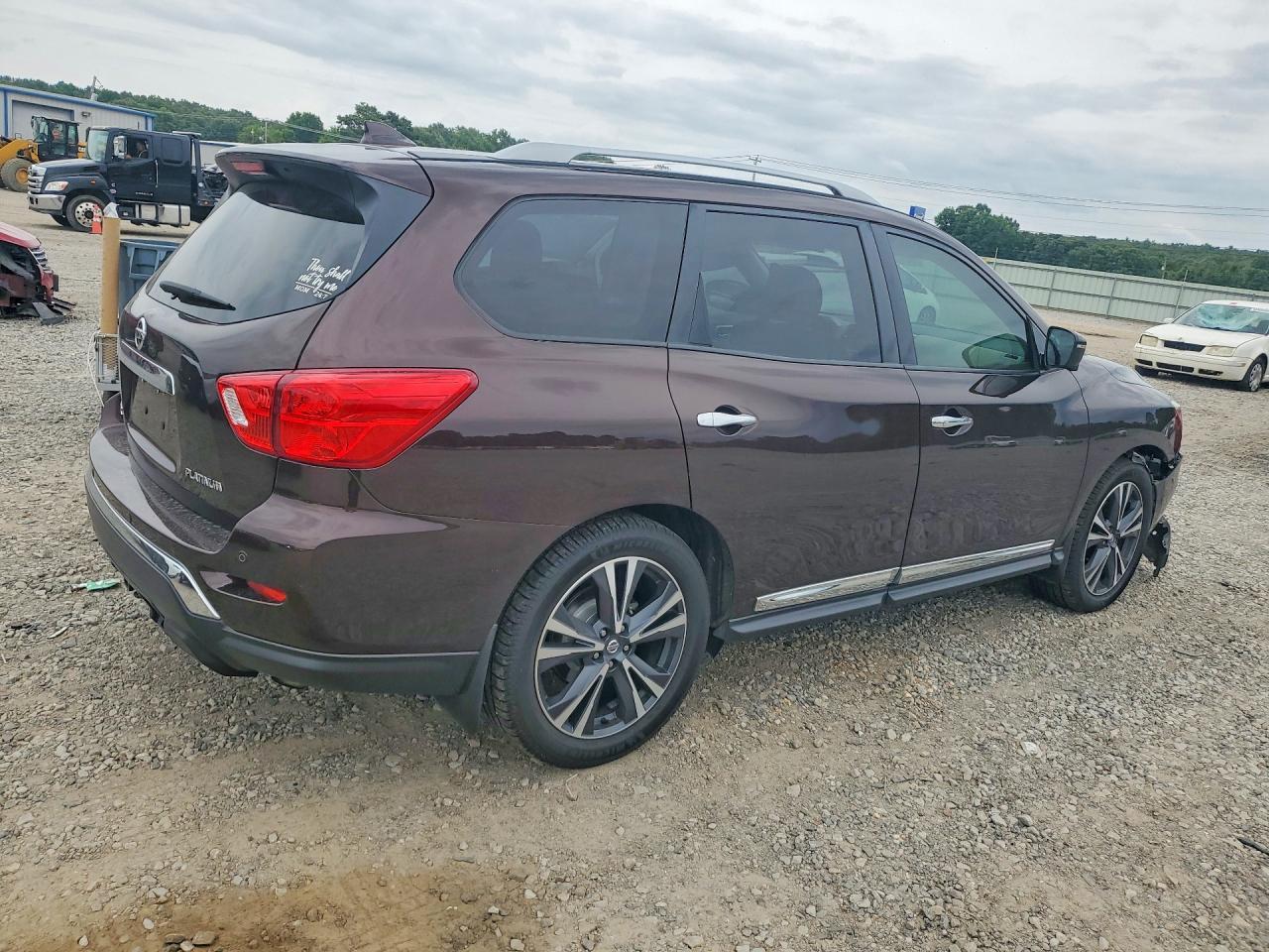 2020 Nissan Pathfinder Platinum - Фото 3