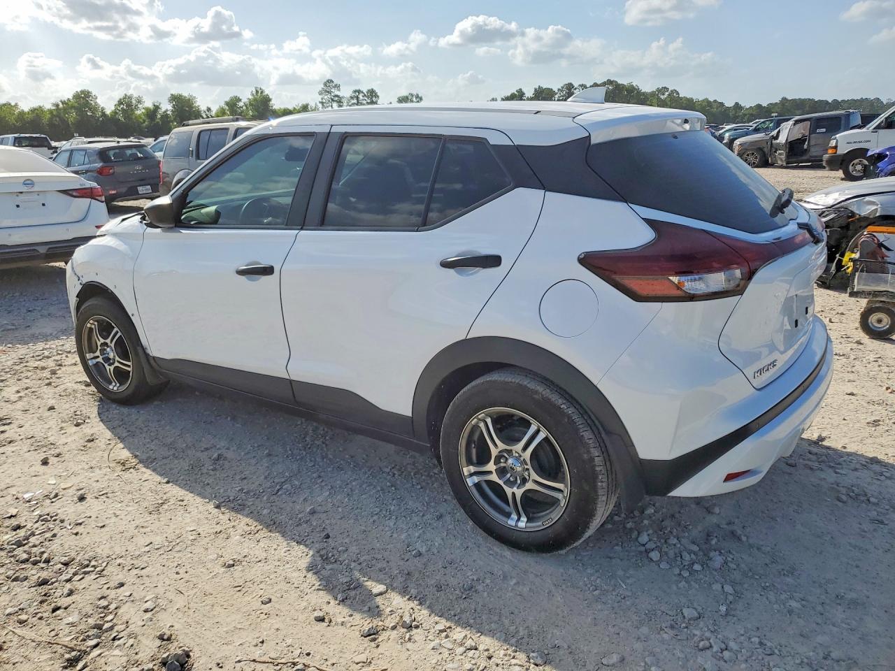 2025 Nissan Kicks Play S - Image 2