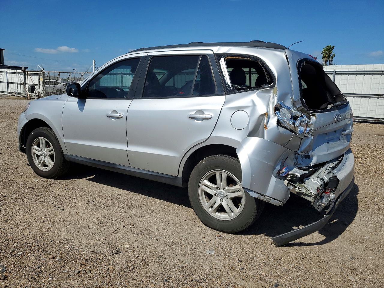 2012 Hyundai Santa Fe Gls - Image 2
