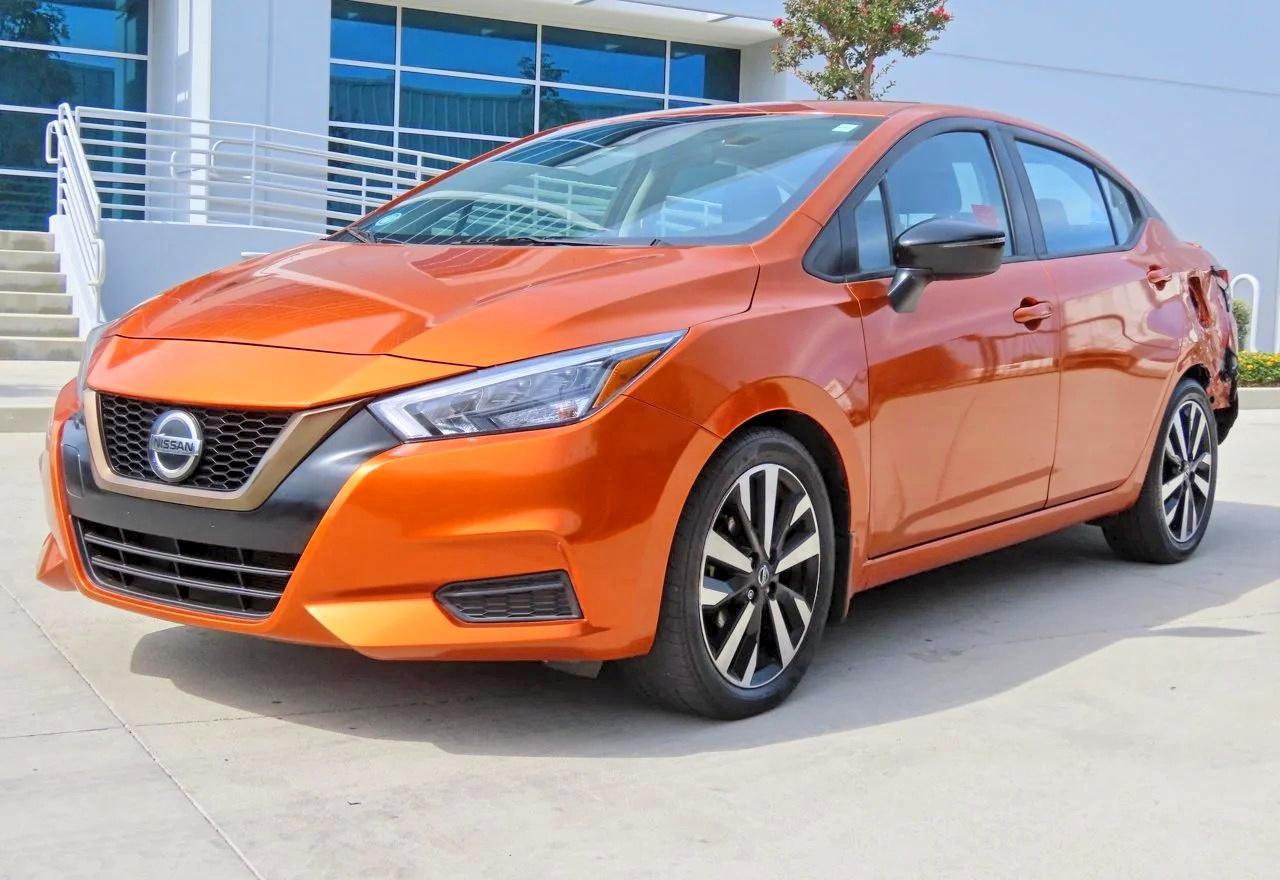 2022 Nissan Versa Sr - Image 2