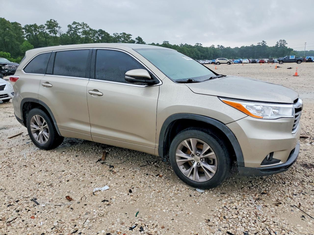 2014 Toyota Highlander Le Plus - Image 4