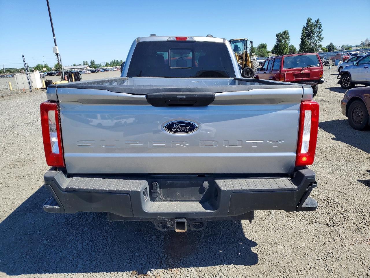2023 Ford F250 Sd Xl 4Wd 6.8L V8 Crew Cab - Фото 6