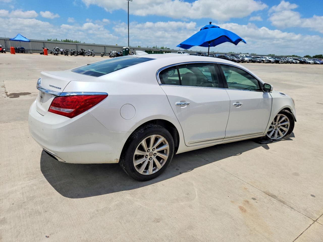 2015 Buick Lacrosse - Image 3