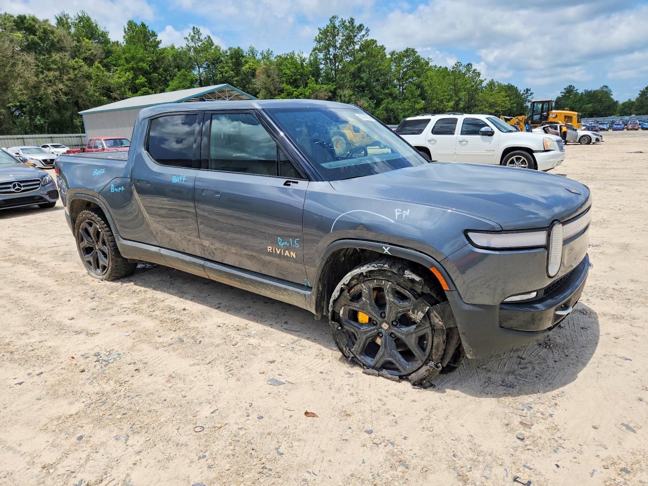 2023 Rivian R1T Adventure - Фото 4