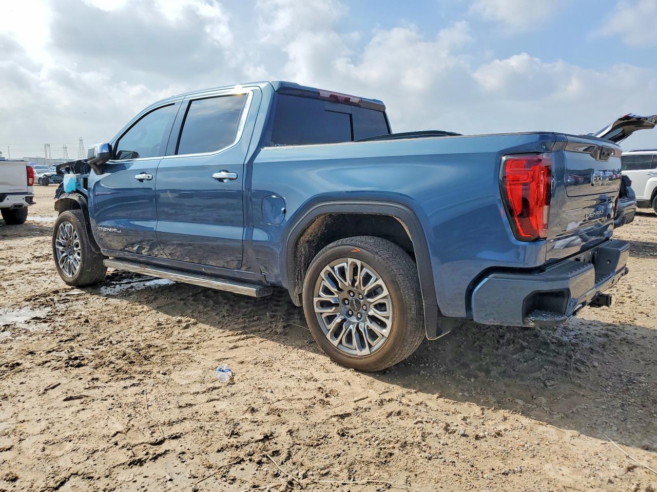 2026 GMC Sierra K1500 Denali Ultimate - Image 2