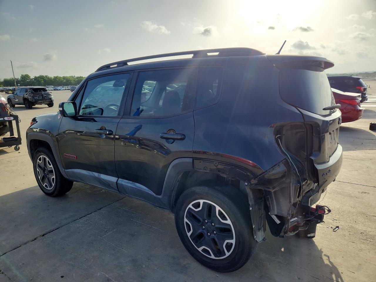 2016 Jeep Renegade Trailhawk - Image 2