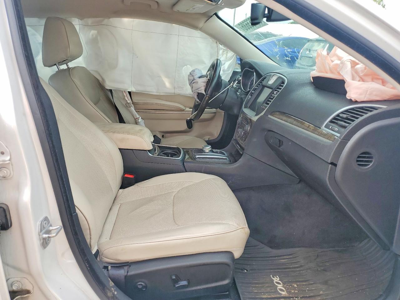 2015 Chrysler 300C - Image 7