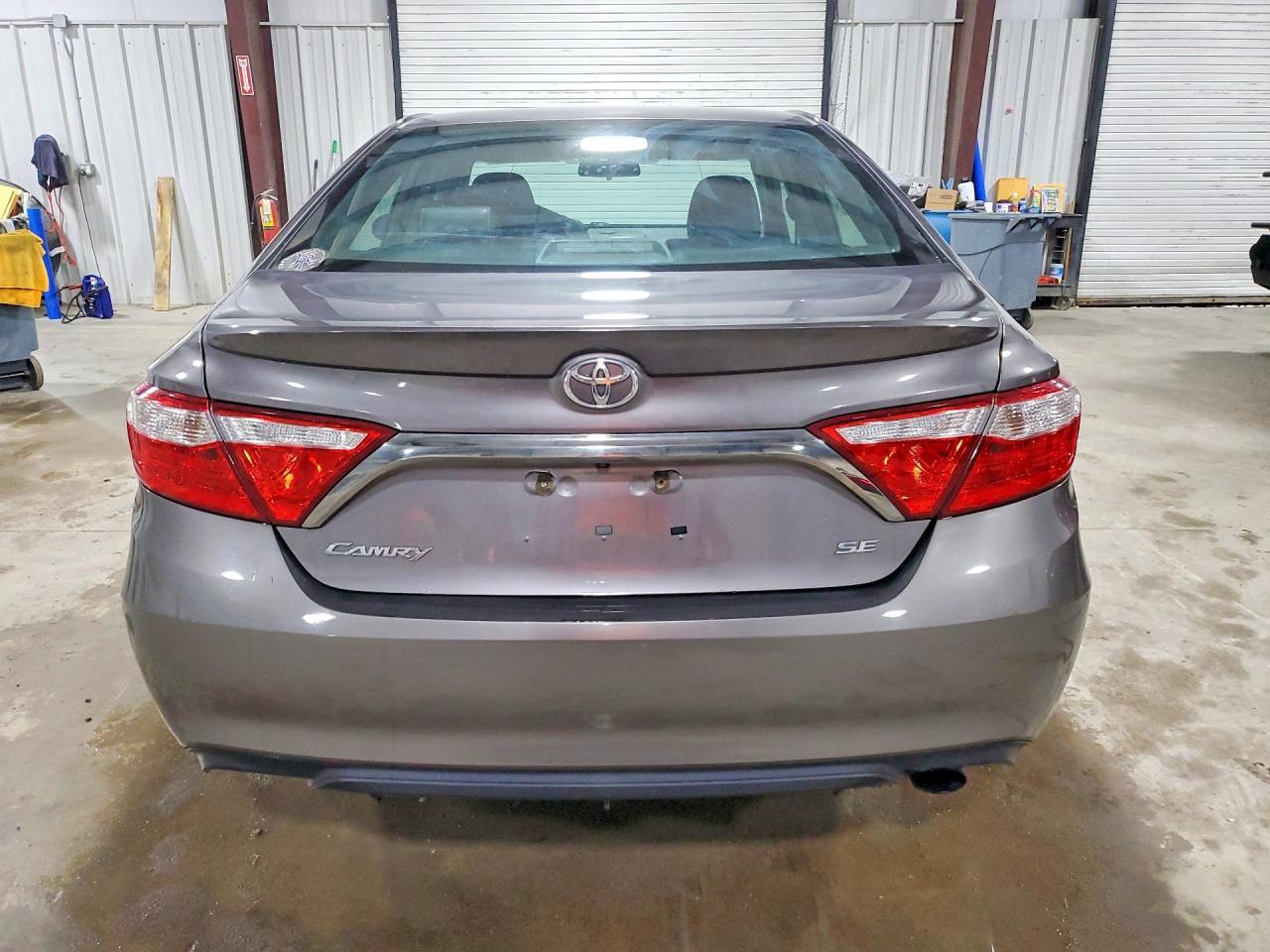 2017 Toyota Camry Se - Фото 6
