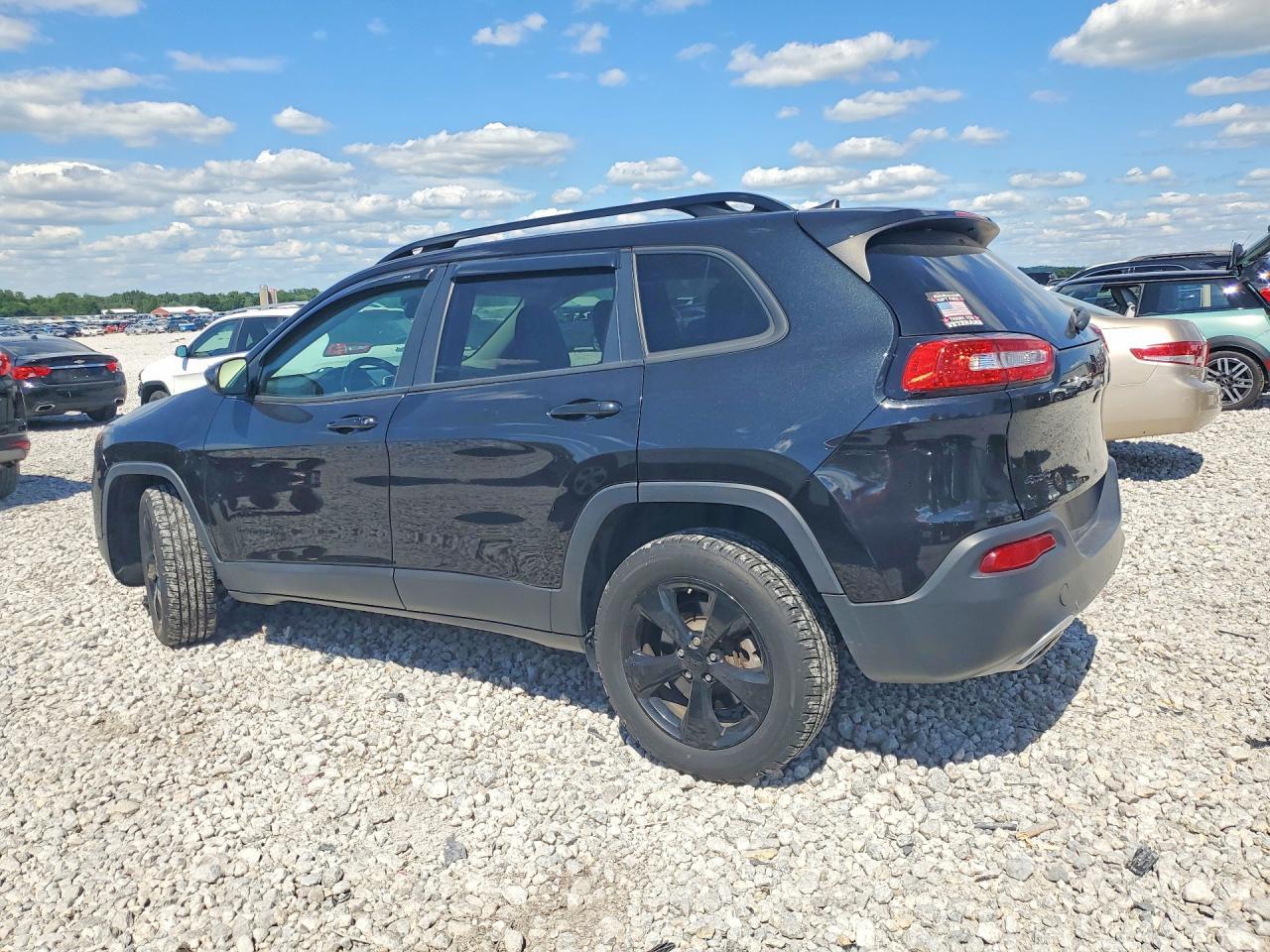 2016 Jeep Cherokee Latitude - Image 2