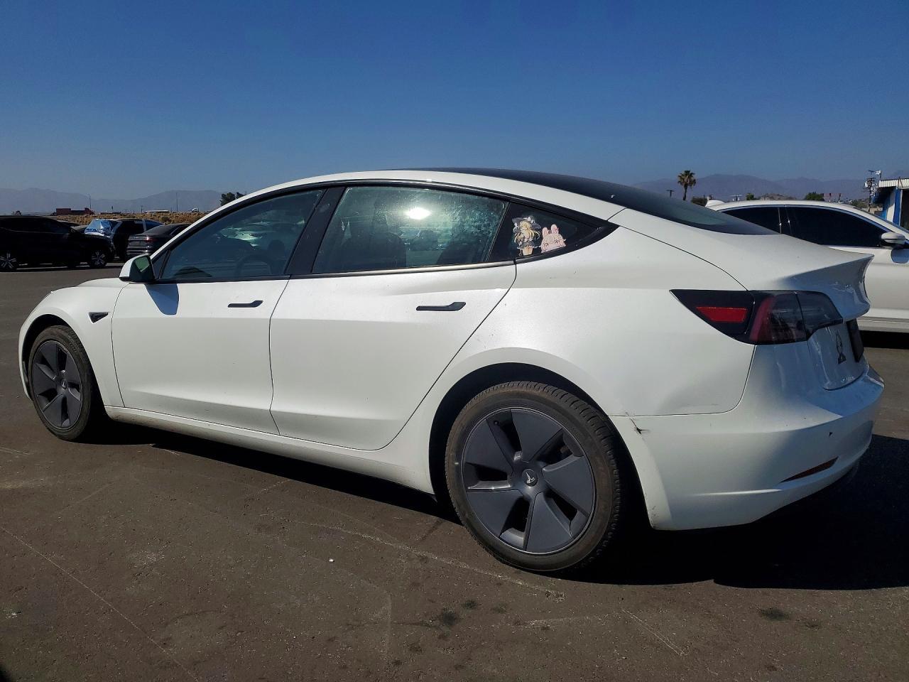 2023 Tesla Model 3 - Фото 2