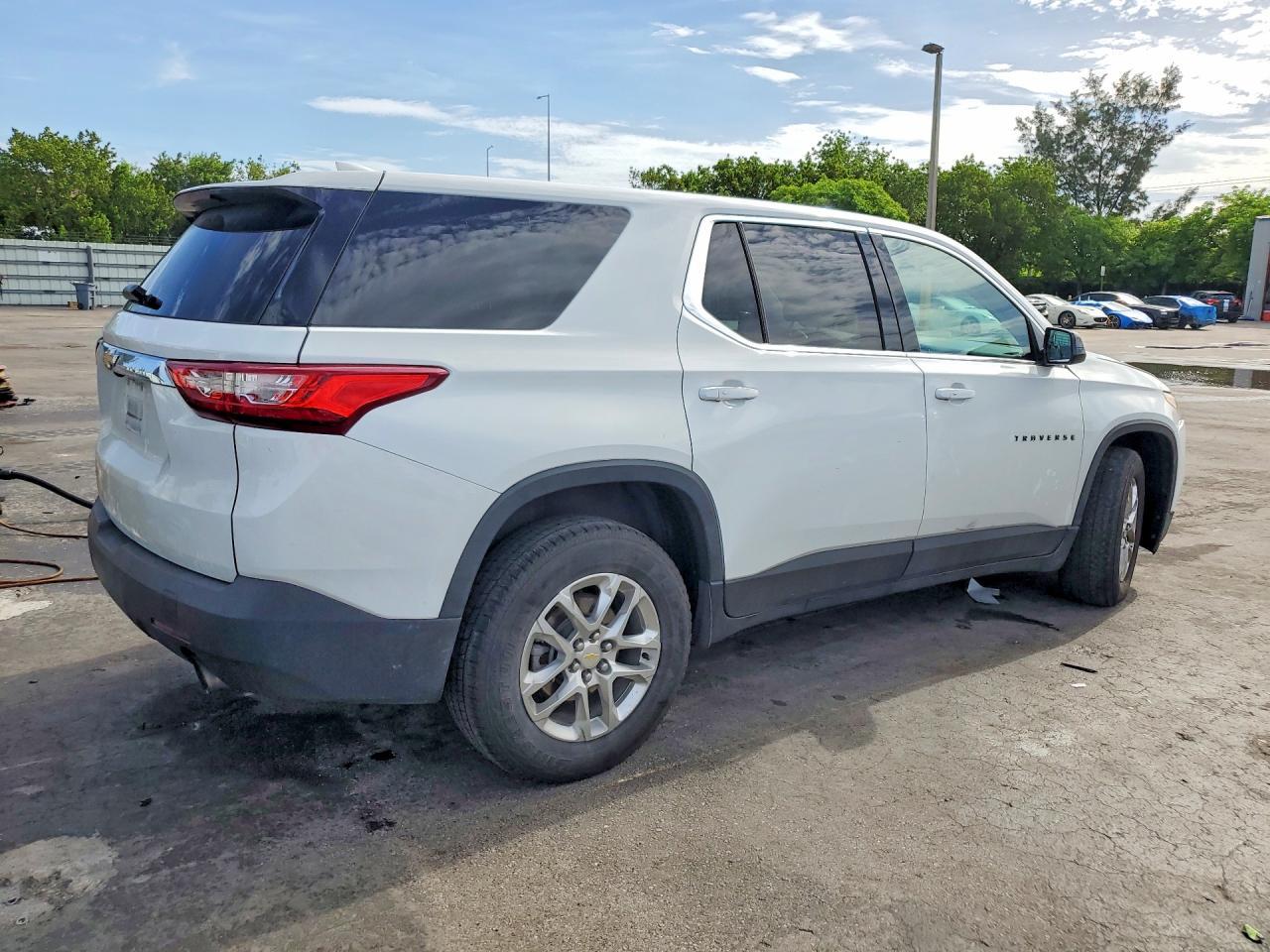 2020 Chevrolet Traverse Ls - Фото 3