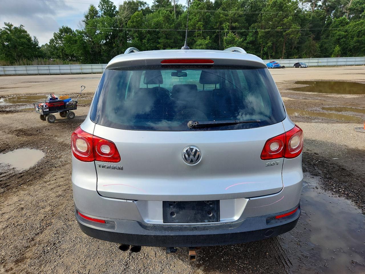 2011 Volkswagen Tiguan S - Image 6