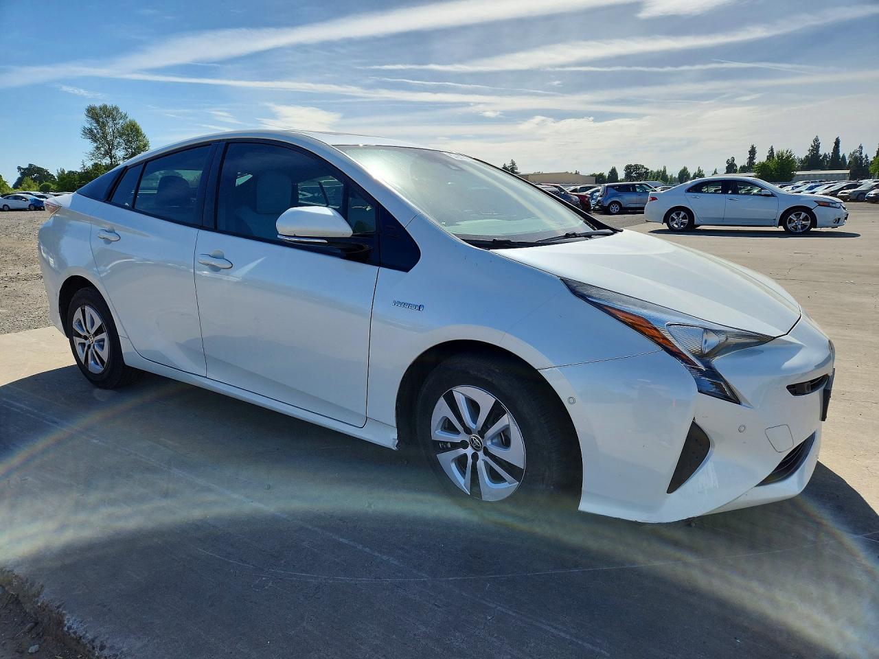 2017 Toyota Prius Four - Image 4