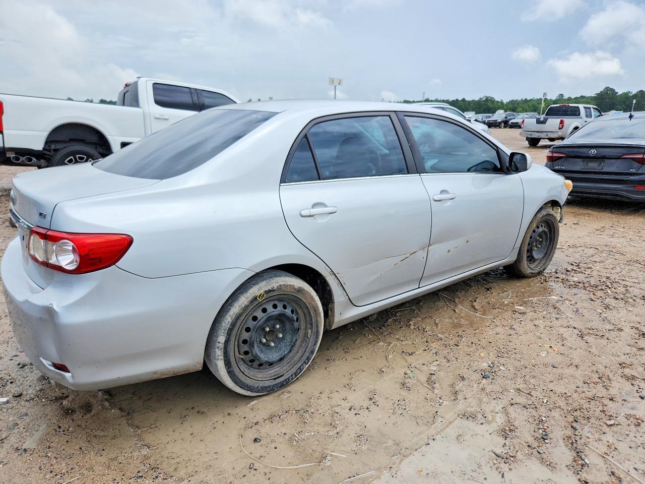 2013 Toyota Corolla Le - Фото 3