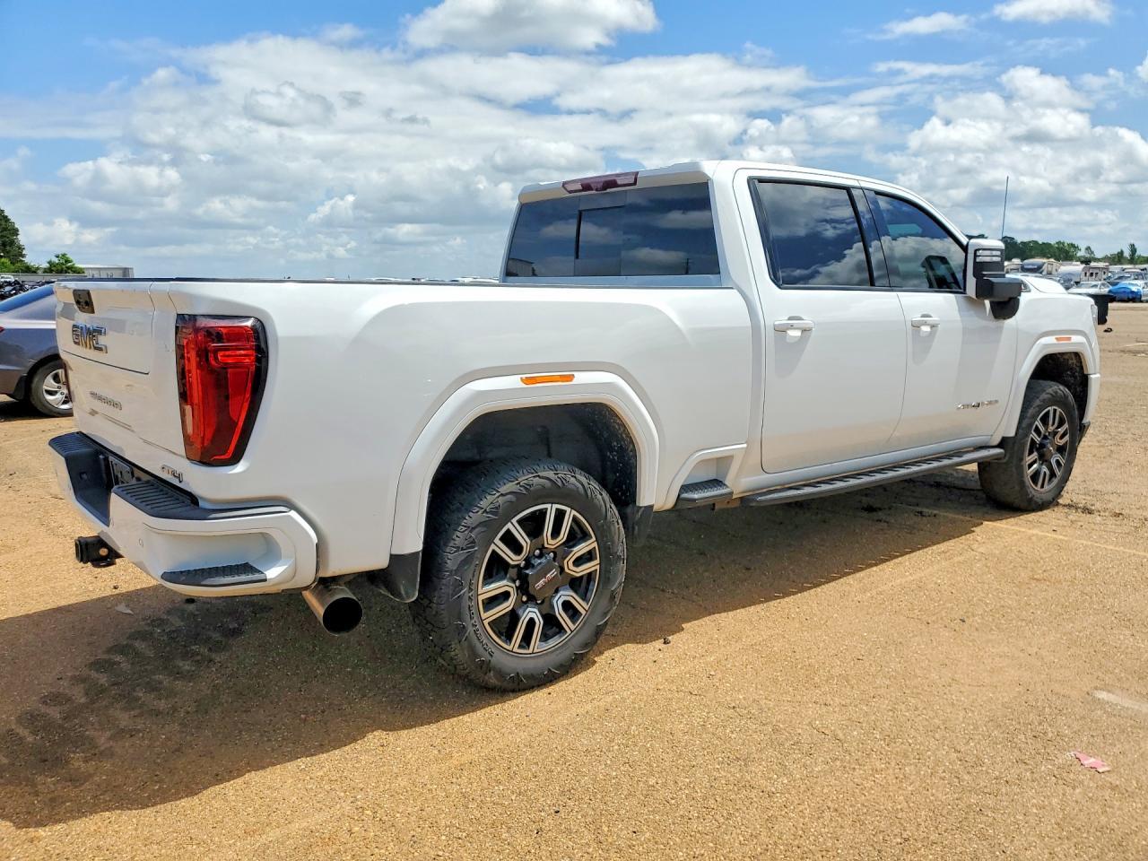 2022 GMC Sierra K2500 At4 - Фото 3
