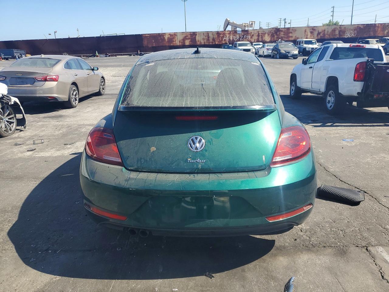 2018 Volkswagen Beetle S - Image 6