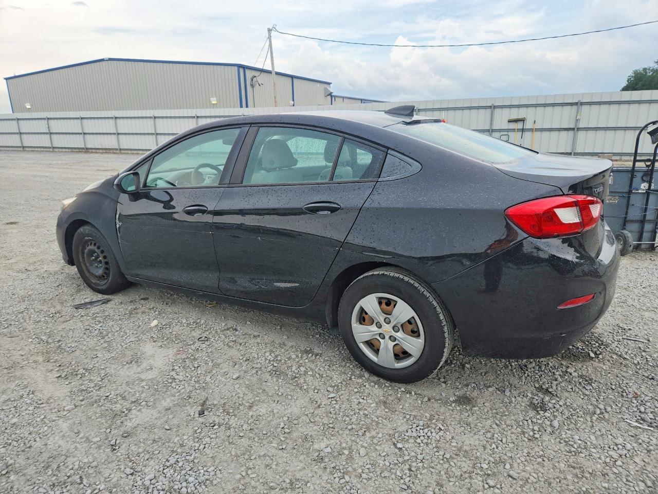 2018 Chevrolet Cruze Ls - Фото 2