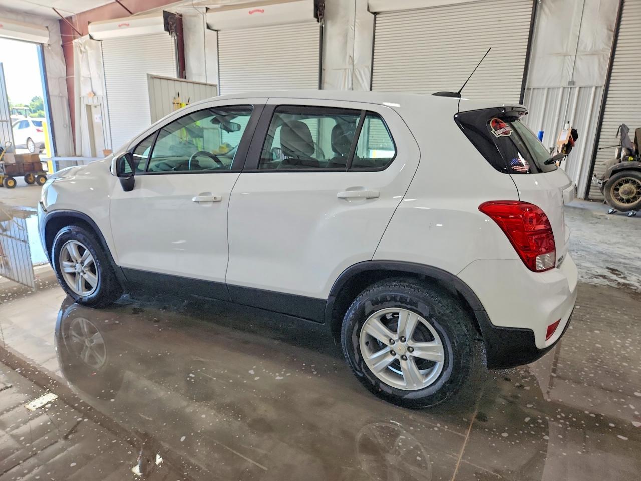 2021 Chevrolet Trax Ls - Фото 2