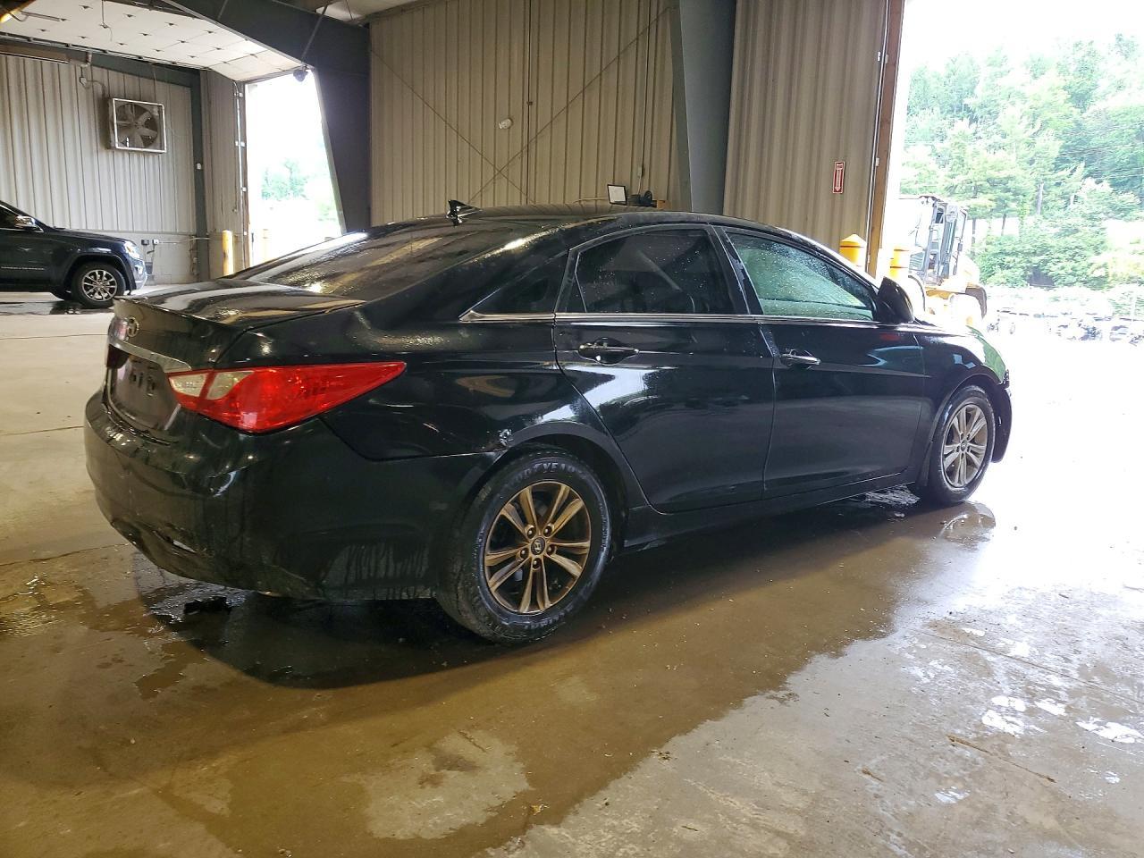 2013 Hyundai Sonata Gls - Image 3