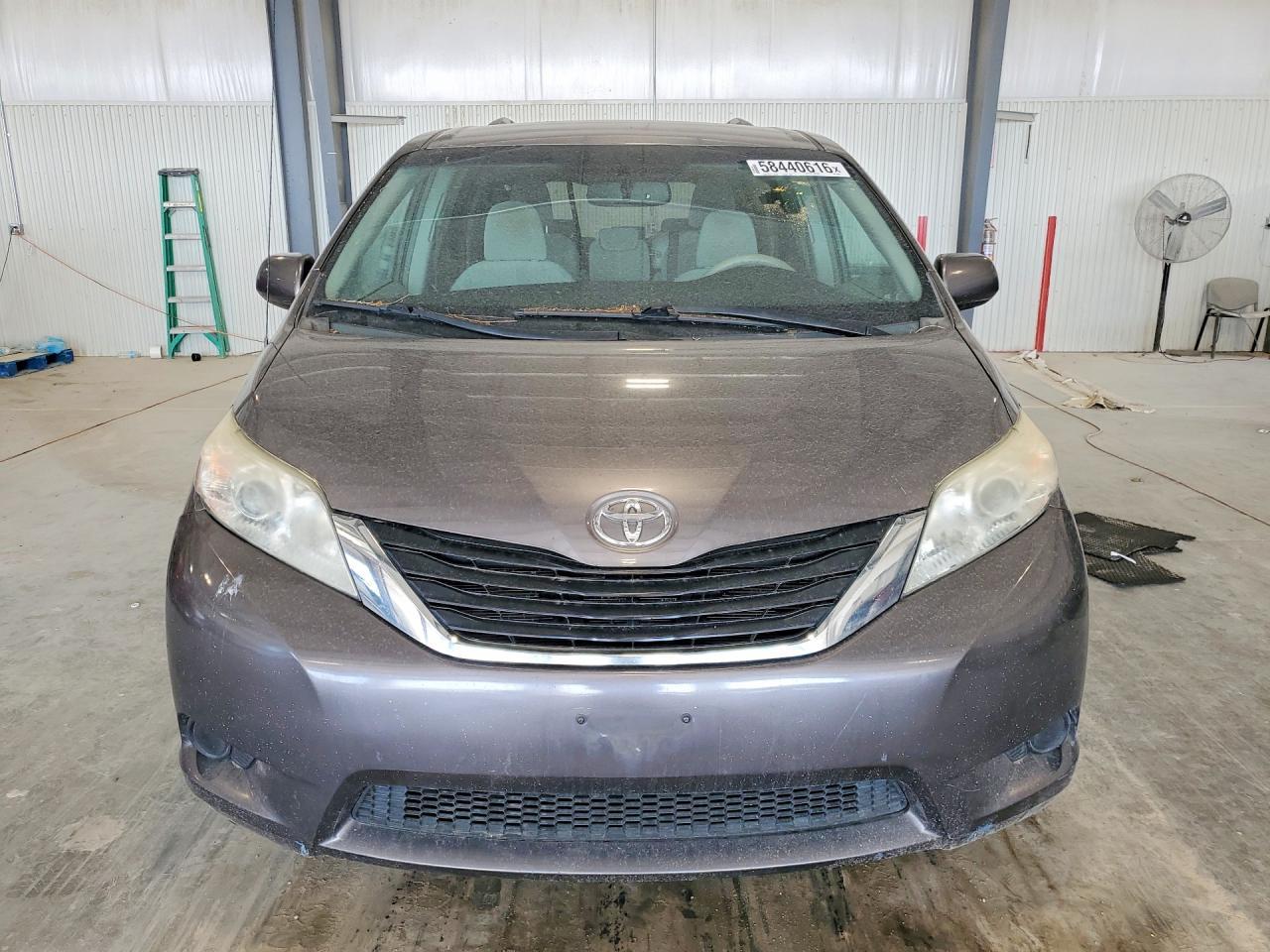 2011 Toyota Sienna Le - Фото 5