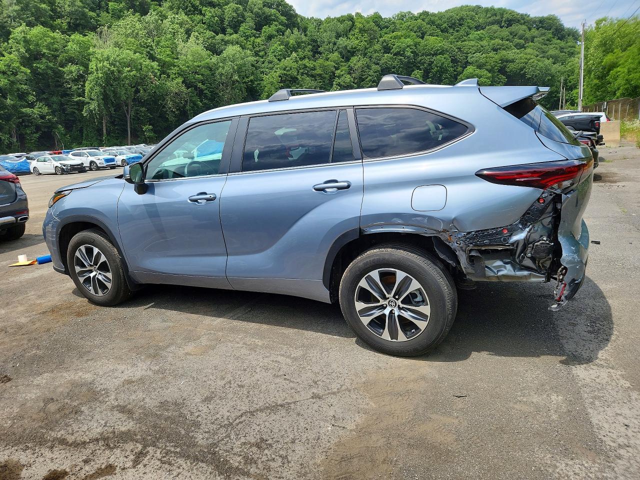 2024 Toyota Highlander Xle - Image 2
