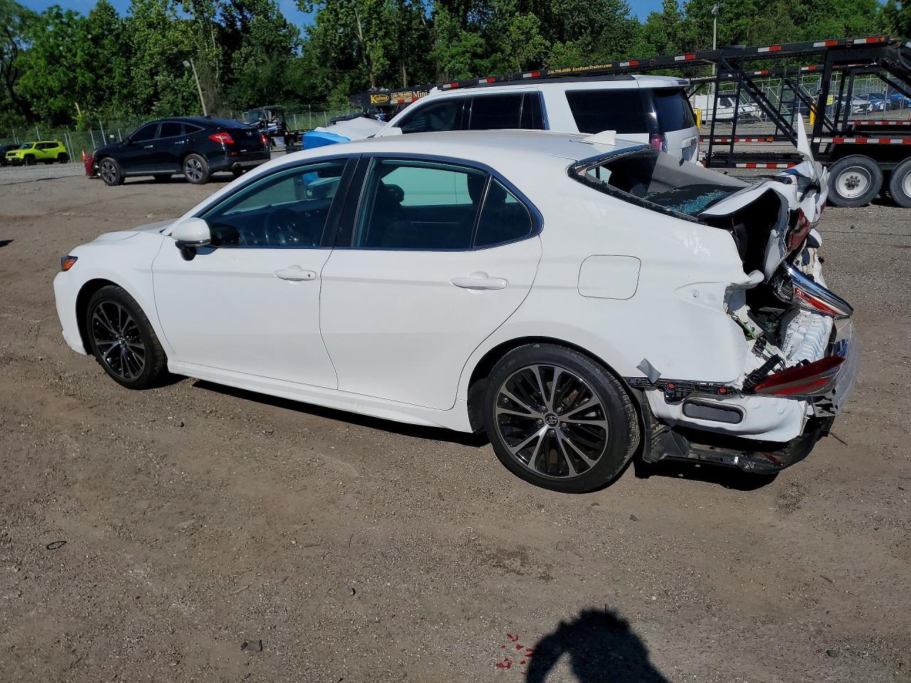 2019 Toyota Camry Se - Фото 2